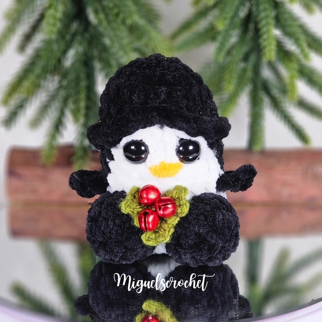 Mini Festive Penguin Wiwi Crochet Pattern | PDF Download!